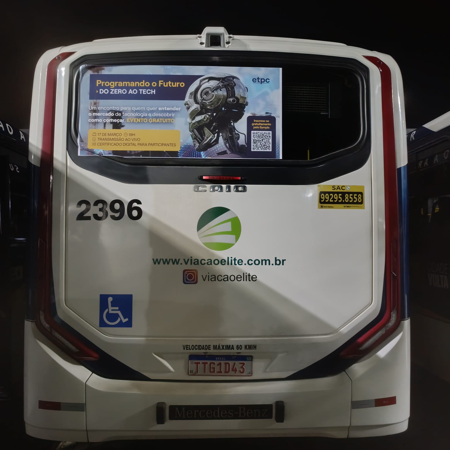Busdoor aplicado em ônibus 2